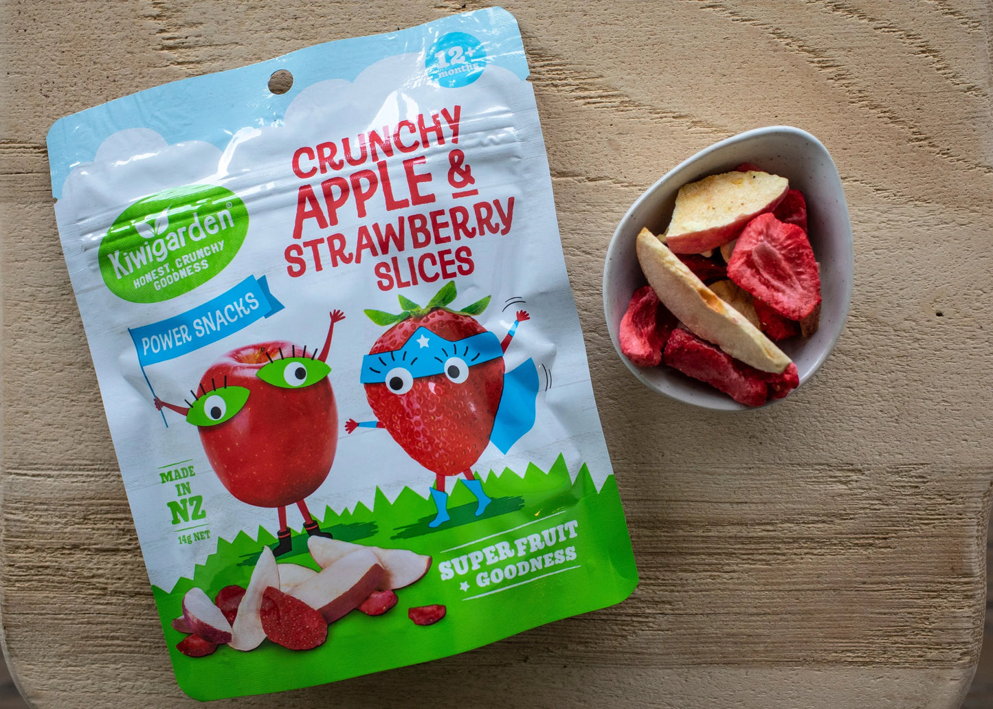 Kiwigarden Crunchy Apple & Strawberry Slices, 14g.